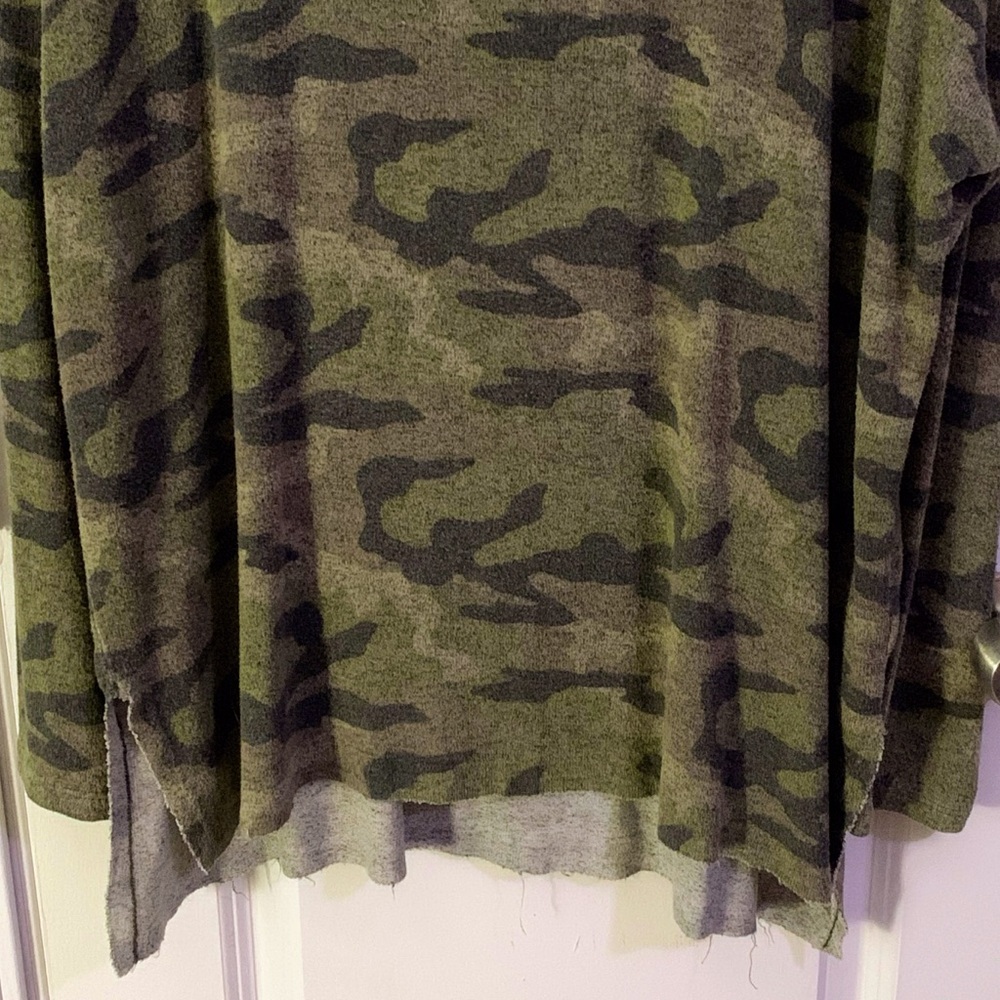 American Eagle Super Soft and Sexy Camo long sleeve (XL) - Picture 2 of 4